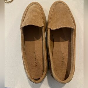 New without tags ladies Tahari suede loafers size 10